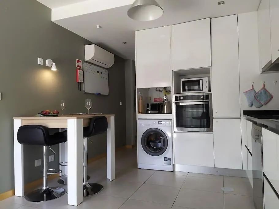 Apartment Family Friendly 3 Bedroom Apt, Ideally Located In Lagos